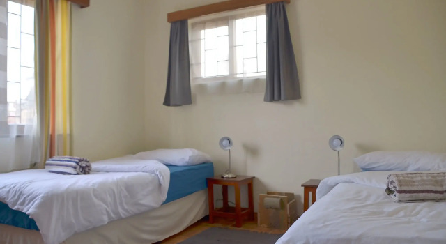 Salty Jackal Surf Camp, Rezervați Hotel Swakopmund Namibia, aproape de Marine Denkmal