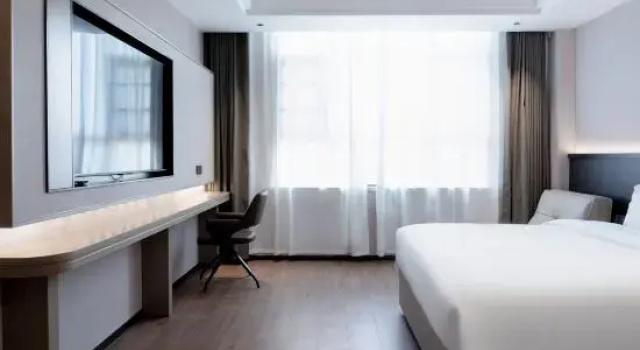 Люкс Deluxe New Century International Hotel