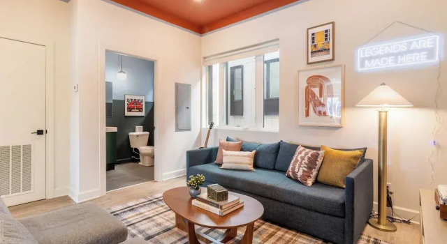 Sleeps 24 Game Rooms, Murals, Balconies Soundcheck & Vinyl House by Avantstay