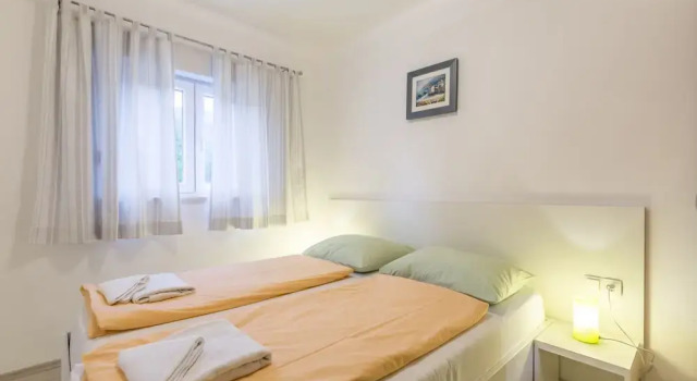 A2 - Spacious apt With the sea View & use of Pool, Varaa Huoneisto Hotellit Strožanac pysäköinnillä, Pysäköinti