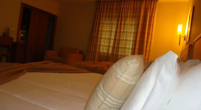 Четырёхместный номер Classic с балконом Hotel Pombeira