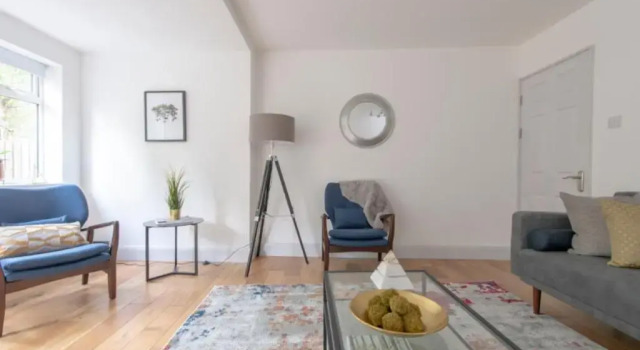 Trendy Tufnell Park Townhouse, Забронировать Отель Отели Большого Лондона с парковкой, Парковка