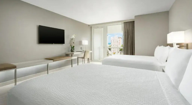 Четырёхместный номер Standard с балконом AC Hotel by Marriott San Juan Condado