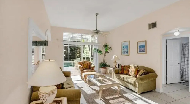 Gorgeous Floridian Style 5 Bed 3 Bath Pool Home 5 Bedroom Villa by Redawning, Book Villa Hoteller i Four Corners med pool, Swimmingpool