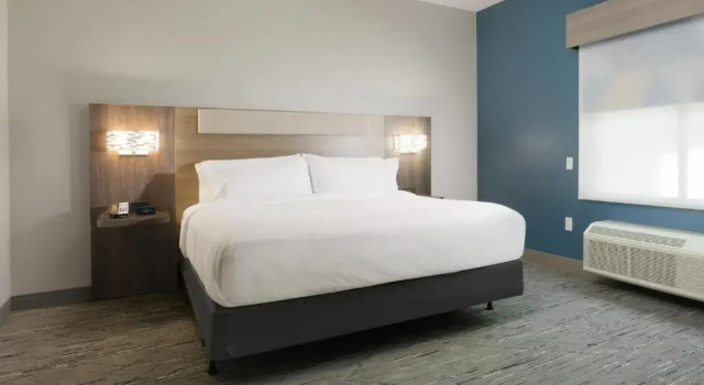 Двухместный люкс c 1 комнатой Holiday Inn Express & Suites - Williamstown - Glassboro by IHG