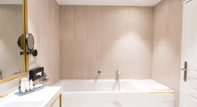 Номер Superior Aigle Noir Hotel Fontainebleau - MGallery Collection