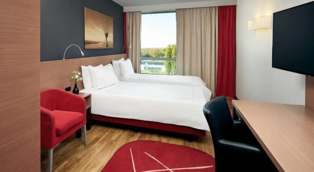 Семейный номер Superior Park Plaza Amsterdam Airport