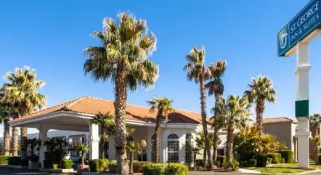 Люкс St. George Inn and Suites