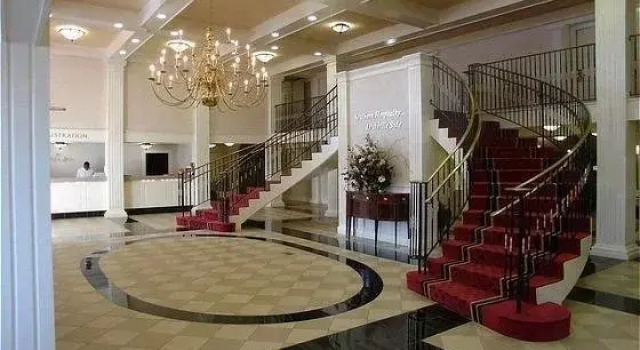 Holiday Inn Louisville-I-264 (Arpt Area E), Забронировать Отель Луисвилл Louisville Metropolitan Area, рядом с Пещера "Мега" в Луисвилле
