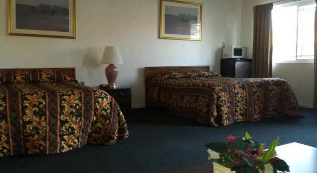 Четырёхместный номер Standard New Kansan Motel