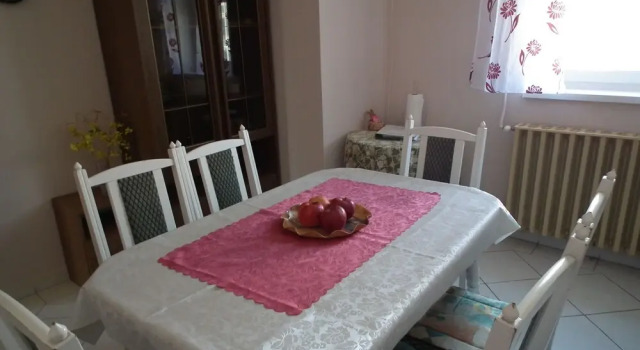 Sunbeam 3-bed Apartment in Eger