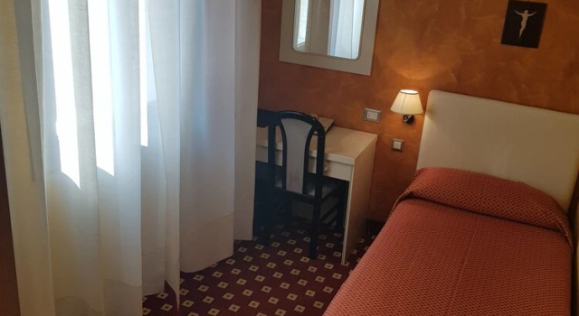 Одноместный номер Standard Hotel Diana