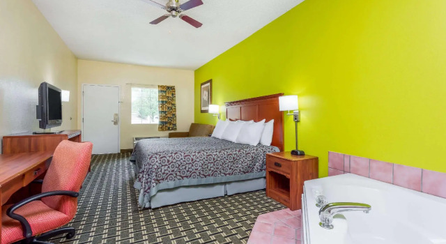 Люкс Days Inn by Wyndham Trenton