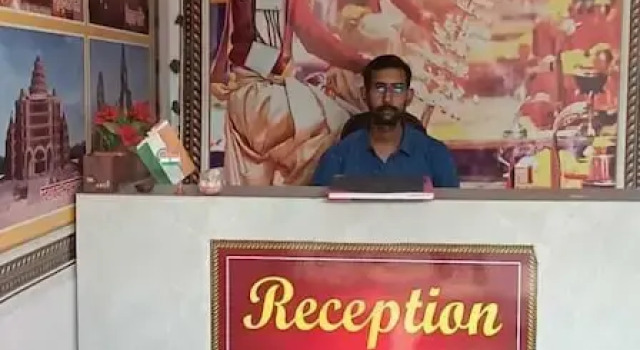 National Banaras Inn City View & Balcony, Забронировать Отель Варанаси штат Уттар-Прадеш, рядом с Bharat Mata Temple