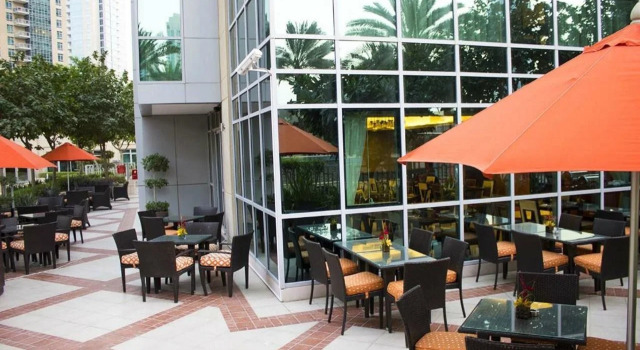 Ramada by Wyndham Downtown Dubai, Забронировать Отель Даунтаун Дубай , рядом с Дубайский аквариум
