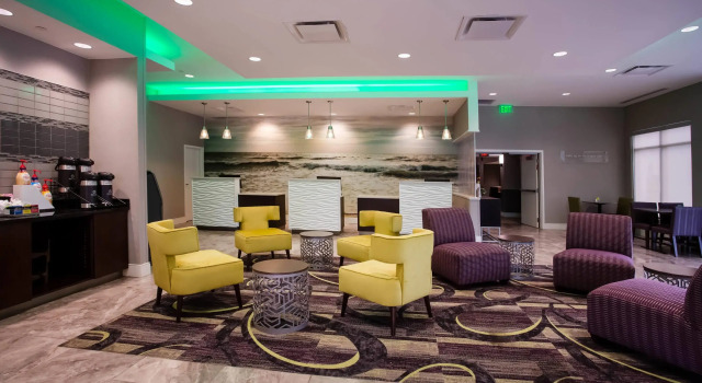 La Quinta Inn & Suites Virginia Beach, Boek Hotel Hotels in Virginia met ontbijt, Ontbijt