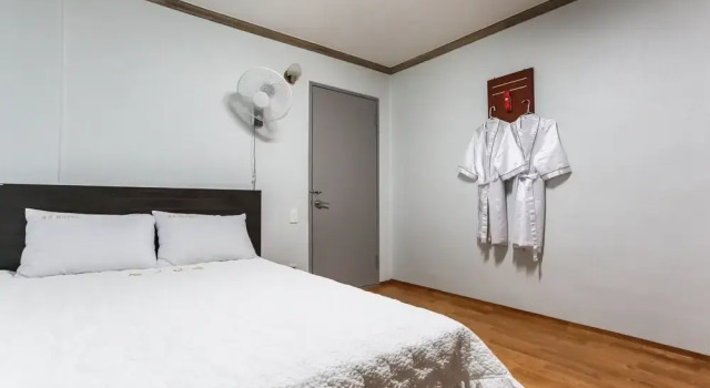 Gangneung Mellow Hotel, Boek Hotel Hotels in Gangwon-Do met parkeren, Parkeren