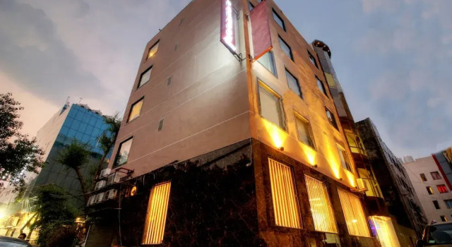 Hotel Paragon Suites, Забронировать Отель Отели Нью-Дели с завтраком, Завтраки
