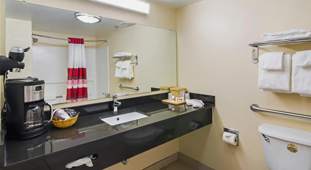 Номер Superior Red Roof Inn & Suites Fayetteville-Fort Bragg