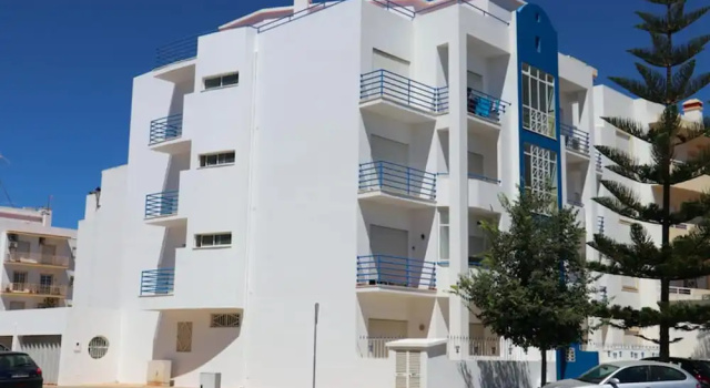 Lovely 4-bed Apartment in Estombar, Забронировать Апартаменты/квартира Отели Алгарви с парковкой, Парковка