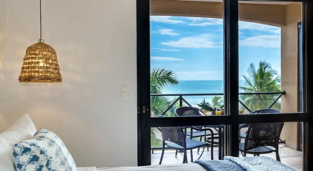 Oceanfront Penthouse / Upscale Roof Terrace, Забронировать Дом для отпуска Виллы Хако, рядом с Пляж Хако, Вилла