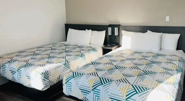 Четырёхместный номер Premium Motel 6-Marina, CA - Monterey