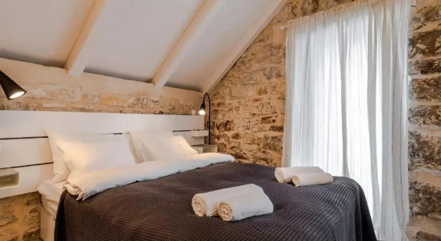 No.5 Luxury Studio, Prenota Hotel Splitska 