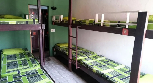Кровать в общем номере (мужской номер) Laranjeiras Hostel
