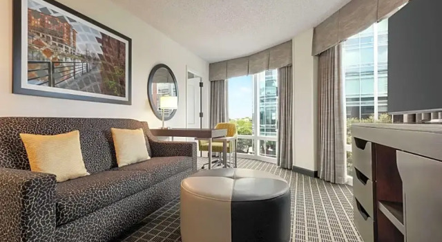 Люкс c 1 комнатой Hampton Inn & Suites Greenville-Downtown-Riverplace