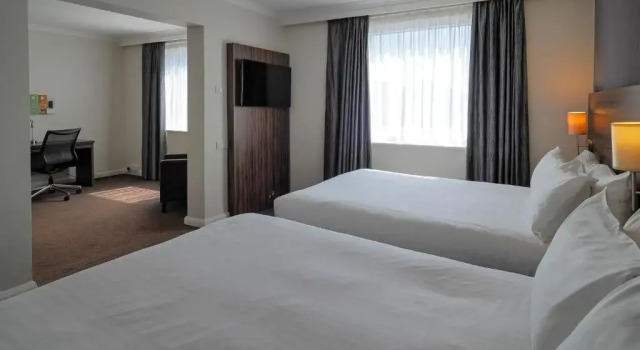 Четырёхместный номер Standard Holiday Inn Liverpool City Centre by IHG
