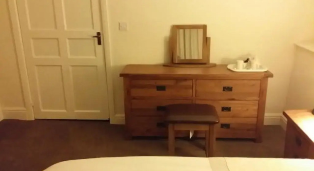 Номер Classic Roosecote Guest House