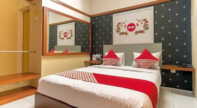 Люкс Deluxe OYO 615 Residence Puri Hotel Syariah