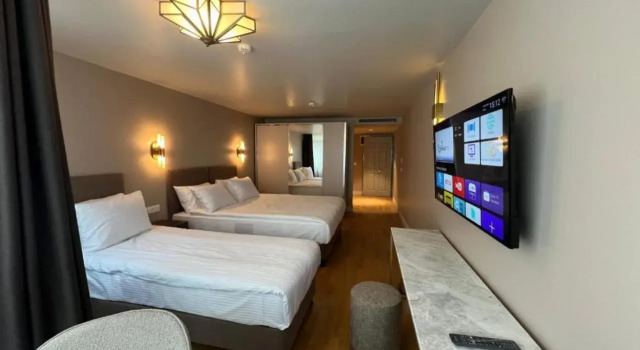 Weingart Suites Hotel