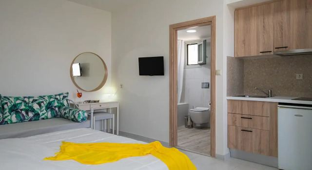Студия Superior с балконом Angela Studios Apartments