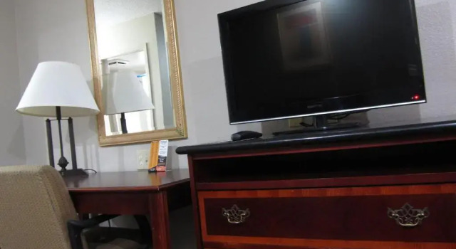 Четырёхместный номер Standard Hallmark Inn & Suites Newly Renovated Rooms San Antonio Northeast