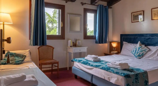 Трёхместный номер Classic Hotel Villa Sara with pool and parking near Venice
