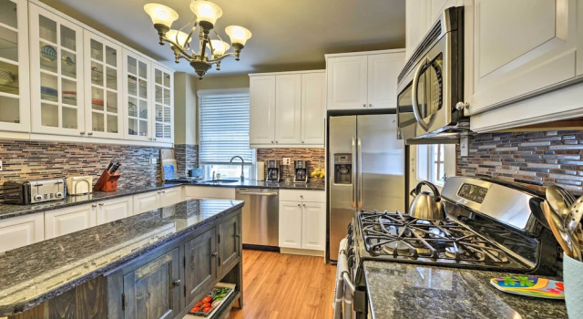 Коттедж Striking Cape May Getaway, Steps From the Beach!