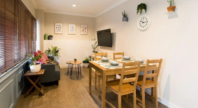Suite familiar Cottonwood Bed & Breakfast House Bandung