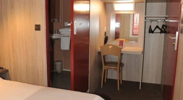 Hotel 4 Saisons, Book Hotel Onet-le-Chateau 
