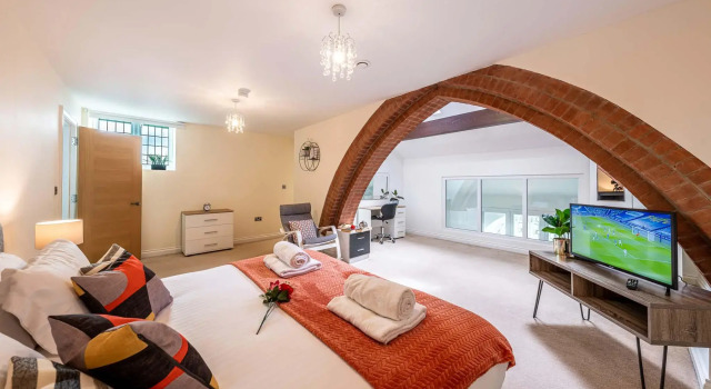 Grade II Listed Converted Church – Within 750yrds to Southsea Beach, Забронировать Апартаменты/квартира Саутси Хэмпшир