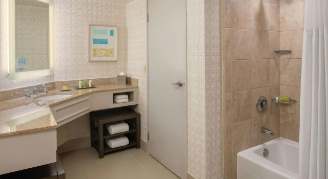 Четырёхместный номер Deluxe Hilton San Diego/Del Mar