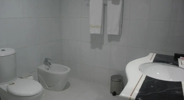 Полулюкс Royal Gardens Hotel