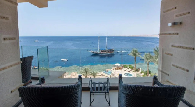 Люкс Honeymoon Reef Oasis Blue Bay Resort & Spa