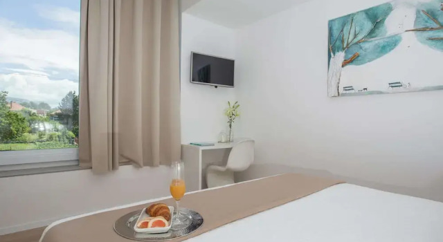 Вилла Luxurious Villa With Private Pool and Garden