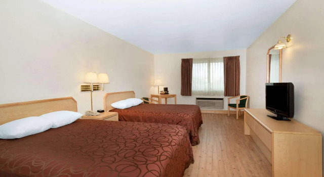 Четырёхместный номер Standard Inn at Lander, Travelodge by Wyndham