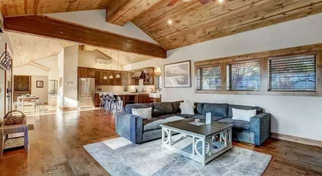 Lake Tahoe Chalet, Book Chalet Hoteller i Zephyr Cove med parkering, Parkering