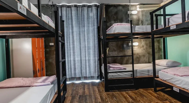 Кровать в общем номере (женский номер) The Guest Hotel Krabi