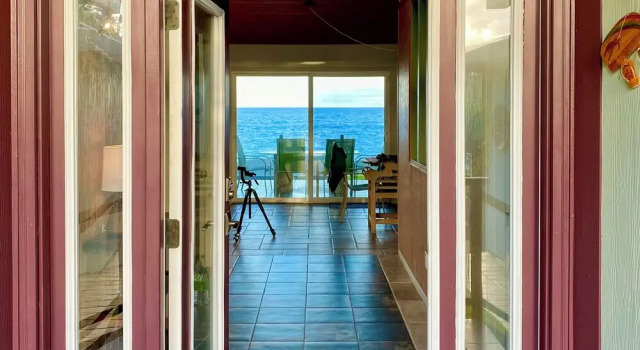 Коттедж с 2 комнатами с балконом Direct Oceanfront, Big Island Home
