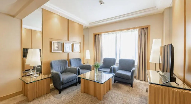 Двухместный люкс c 1 комнатой Crowne Plaza Shanghai by IHG
