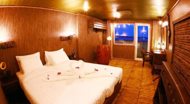 Номер Deluxe Vintage Luxury Yacht Hotel